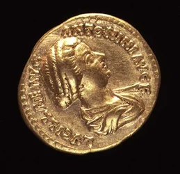 Aureus (Vorderseite) darstellend Lucilla, Tochter von Marcus Aurelius (AD 161-AD 180) drapiert. Inschrift: LUCILLAE AVG ANTONINI AVG F